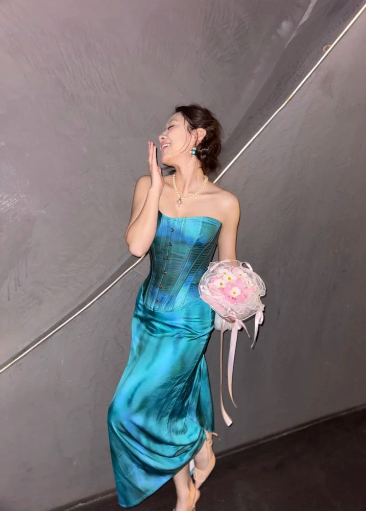 Elegantes blaues Satin-Abendkleid, ärmellos, trägerlos, DP05207
