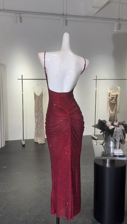 Elegantes burgunderrotes Pailletten-Etuikleid mit Spaghettiträgern, ärmellos, ideal für den Abschlussball oder Geburtstag (DP05215)