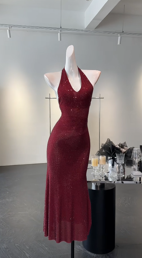 Elegantes rotes Pailletten-Etui-Abendkleid mit Neckholder, ärmellos, ideal für Geburtstage, DP05219