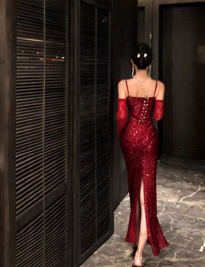 Robe de bal chic bordeaux à sequins, fourreau, bretelles spaghetti, sans manches, idéale pour un anniversaire (DP05222)