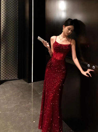 Robe de bal chic bordeaux à sequins, fourreau, bretelles spaghetti, sans manches, idéale pour un anniversaire (DP05222)
