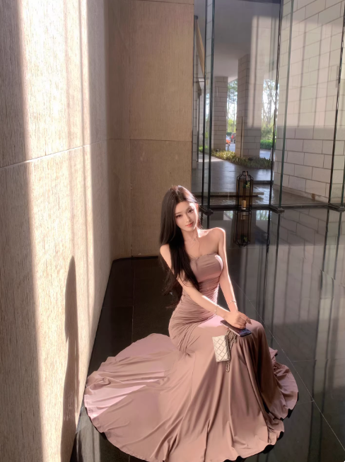 Elegantes trägerloses Etuikleid für Ball und Abend, ärmelloses Geburtstagskleid DP05225