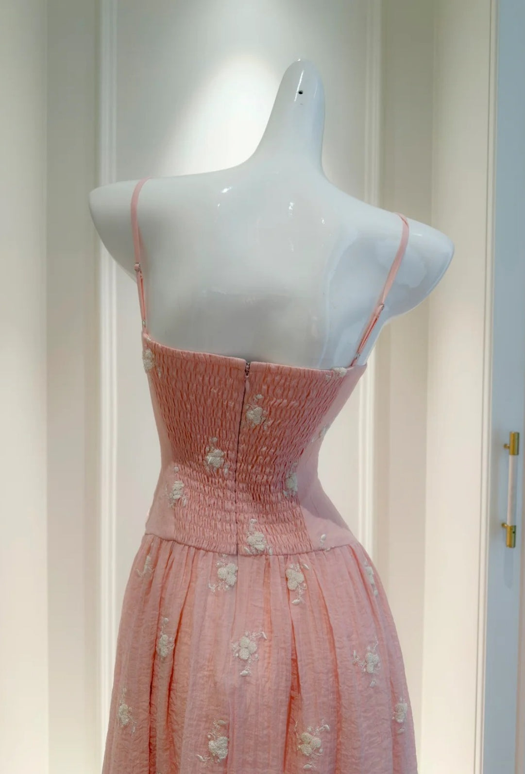 Robe de bal rose élégante à fines bretelles perlées, robe de soirée fourreau sans manches, robe d'anniversaire DP05237