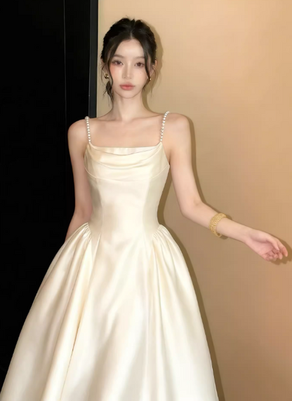 Elegantes weißes Ballkleid aus Satin mit Spaghettiträgern, A-Linie, ärmellos, Geburtstagskleid ED05241