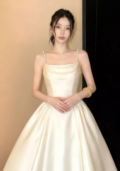 Elegantes weißes Ballkleid aus Satin mit Spaghettiträgern, A-Linie, ärmellos, Geburtstagskleid ED05241