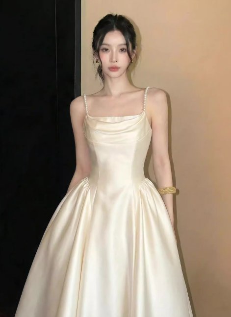 Elegantes weißes Ballkleid aus Satin mit Spaghettiträgern, A-Linie, ärmellos, Geburtstagskleid ED05241