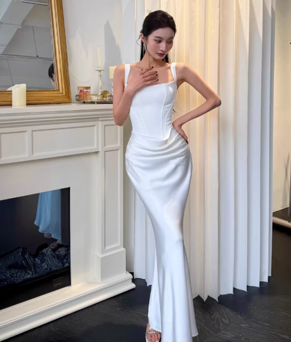 Elegantes weißes Etuikleid mit Satin-Trägern, DP05263