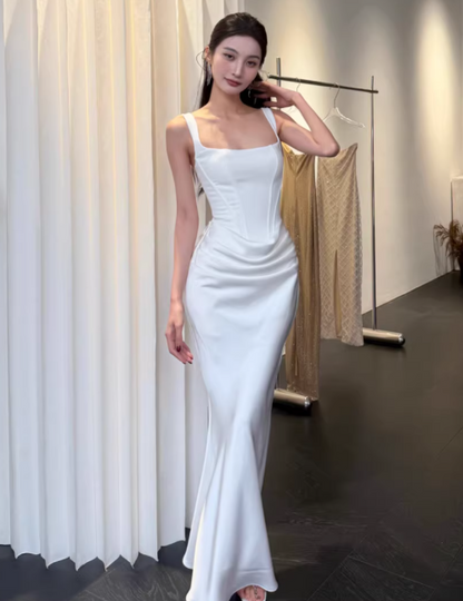 Elegantes weißes Etuikleid mit Satin-Trägern, DP05263