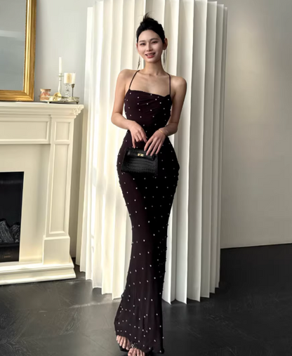 Elegantes braunes Chiffon-Abendkleid mit Spaghettiträgern, Etui-Schnitt, langes Modell DP05264