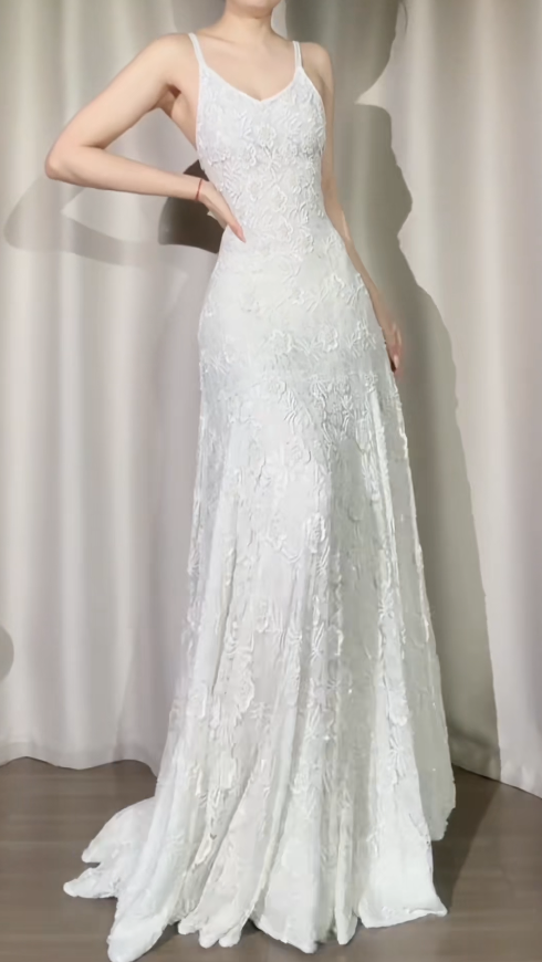 Robe de bal blanche chic en dentelle, sequins et perles, bretelles spaghetti, robe de soirée longue fourreau DP05270