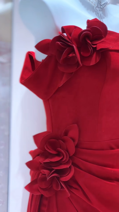 Elegantes rotes Satin-Abendkleid, trägerlos, langes Etuikleid, DP05275