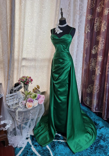 Elegantes grünes Ballkleid mit Spaghettiträgern, langes Satin-Etui-Abendkleid DP05283
