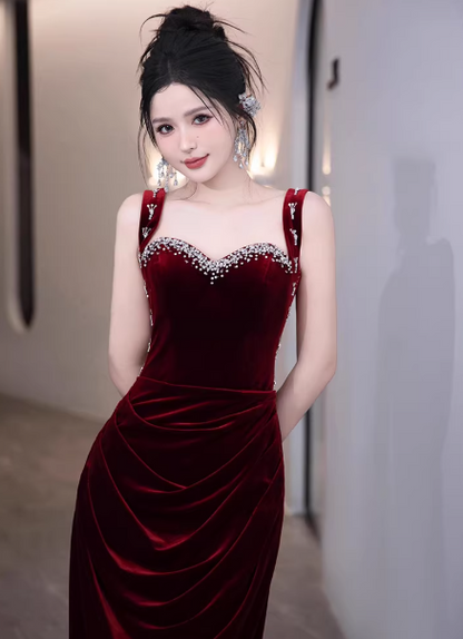 Elegantes burgunderrotes Ballkleid mit Spaghettiträgern, langes Etuikleid aus Samt, DP05288