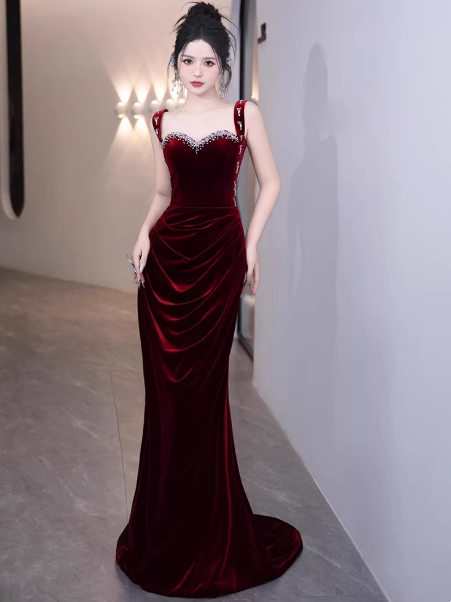 Elegantes burgunderrotes Ballkleid mit Spaghettiträgern, langes Etuikleid aus Samt, DP05288