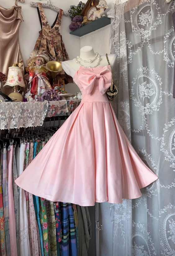 Elegantes, kurzes, trägerloses A-Linien-Kleid aus Satin in Rosa, ideal für Geburtstage und Abschlussbälle (DP05298)