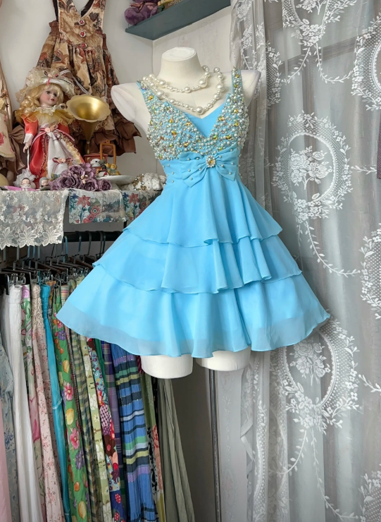 Elegantes, kurzes A-Linien-Geburtstagskleid mit V-Ausschnitt, perlenbesetztes Chiffon-Abendkleid in Blau, DP05299