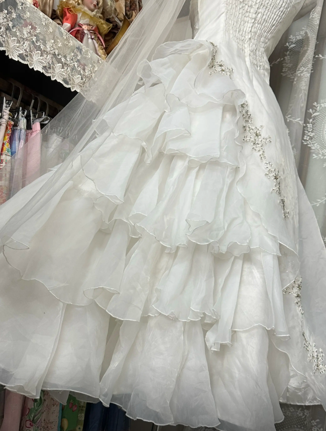 Elegantes weißes langes Brautkleid mit A-Linien-Schnitt, Trägern und Tüll, ärmellos, DP05300