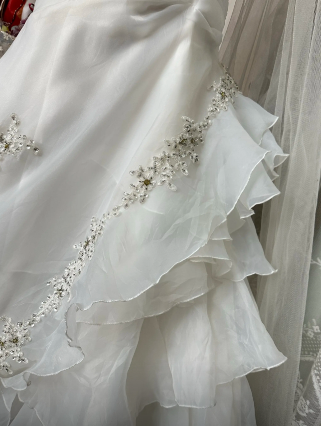Elegantes weißes langes Brautkleid mit A-Linien-Schnitt, Trägern und Tüll, ärmellos, DP05300