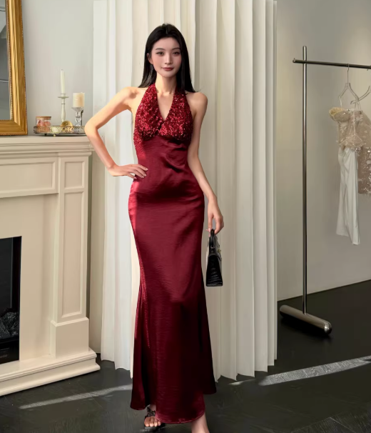 Elegantes burgunderrotes Ballkleid rückenfreies Satinkleid für Geburtstage Etuikleid Neckholder langes Abendkleid DP05322