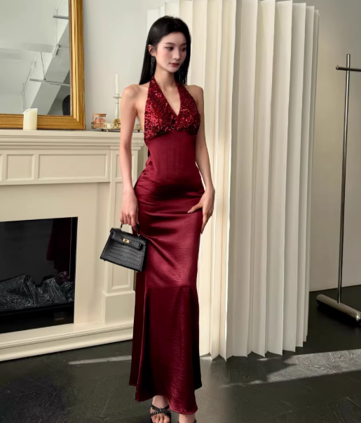 Elegantes burgunderrotes Ballkleid rückenfreies Satinkleid für Geburtstage Etuikleid Neckholder langes Abendkleid DP05322