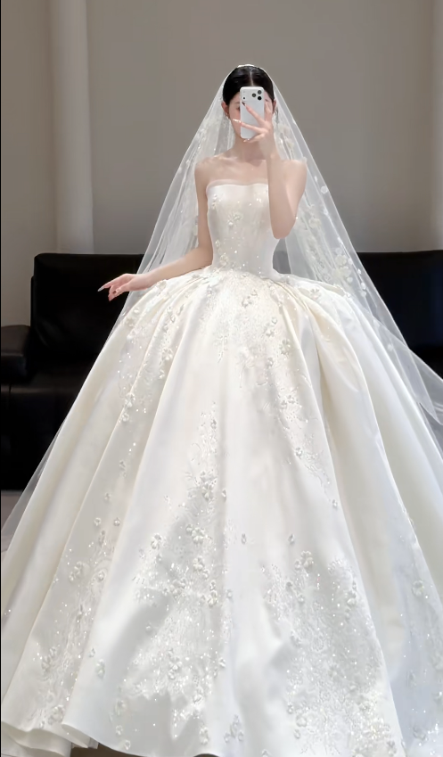 Simple A-Line Long Wedding Dress Strapless Satin Bridal Dress White Sleeveless Bridal Gown DP05329