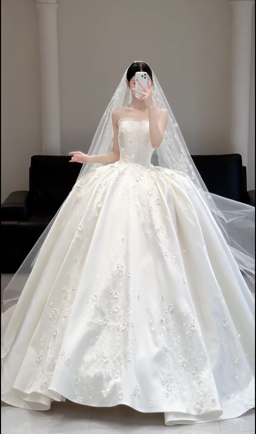 Simple A-Line Long Wedding Dress Strapless Satin Bridal Dress White Sleeveless Bridal Gown DP05329