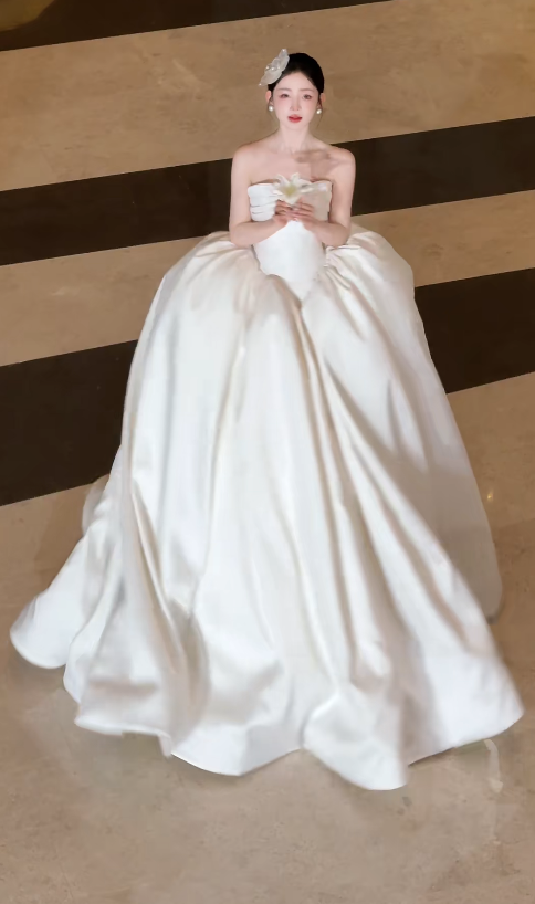 Schlichtes A-Linien-Brautkleid Lang, Herz-Ausschnitt, Satin, Weiß, Ärmellos, Brautkleid DP05330