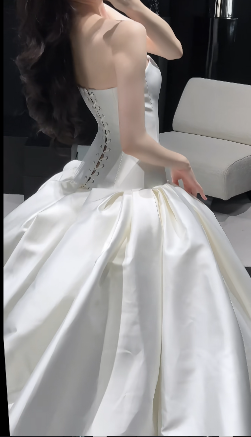 Elegantes weißes Brautkleid trägerlos A-Linie Satin Hochzeitskleid Ärmelloses Brautkleid DP05350