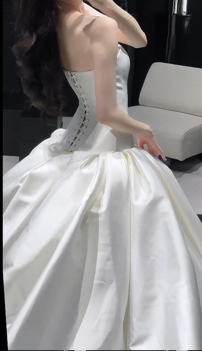 Elegantes weißes Brautkleid trägerlos A-Linie Satin Hochzeitskleid Ärmelloses Brautkleid DP05350