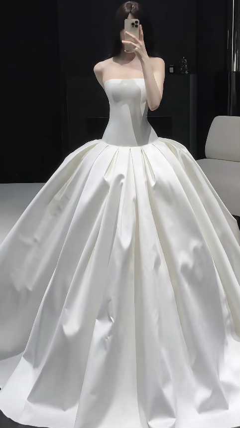Elegantes weißes Brautkleid trägerlos A-Linie Satin Hochzeitskleid Ärmelloses Brautkleid DP05350