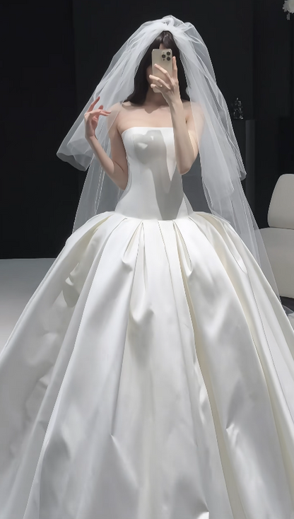 Elegantes weißes Brautkleid trägerlos A-Linie Satin Hochzeitskleid Ärmelloses Brautkleid DP05350