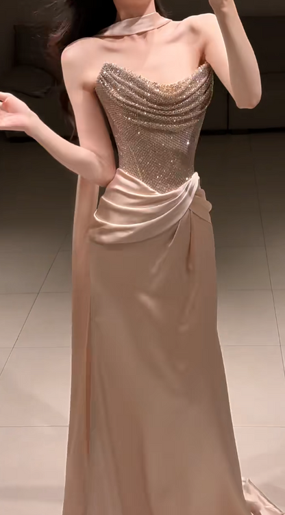 Elegantes goldenes Abendkleid, trägerlos, Scheide, Tüll, langes Ballkleid, ärmelloses Geburtstags-Kleid DP05359
