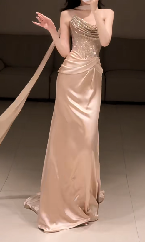 Elegantes goldenes Abendkleid, trägerlos, Scheide, Tüll, langes Ballkleid, ärmelloses Geburtstags-Kleid DP05359