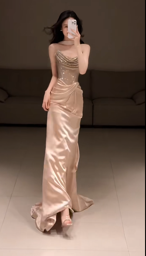 Elegantes goldenes Abendkleid, trägerlos, Scheide, Tüll, langes Ballkleid, ärmelloses Geburtstags-Kleid DP05359