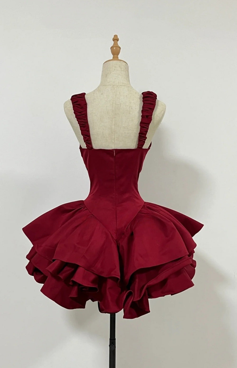 Robe Courte de Bal de Promo en Satin Bordeaux Chic, Ligne A, Bretelles Fines, Robe de Soirée sans Manches DP05376