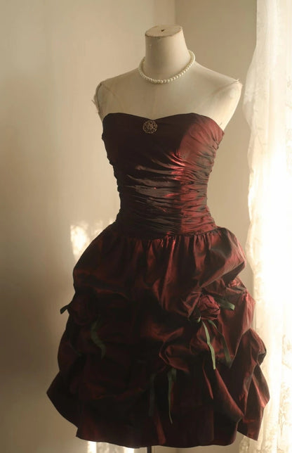 Superbe robe de bal courte rouge foncé, sans bretelles, fourreau, robe de cocktail sans manches en satin pour anniversaire DP05380