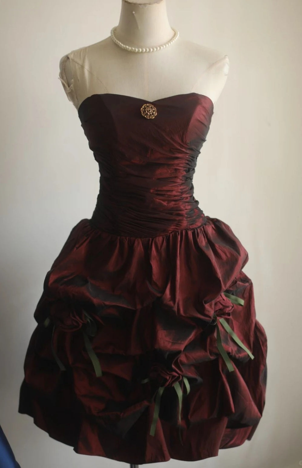 Superbe robe de bal courte rouge foncé, sans bretelles, fourreau, robe de cocktail sans manches en satin pour anniversaire DP05380