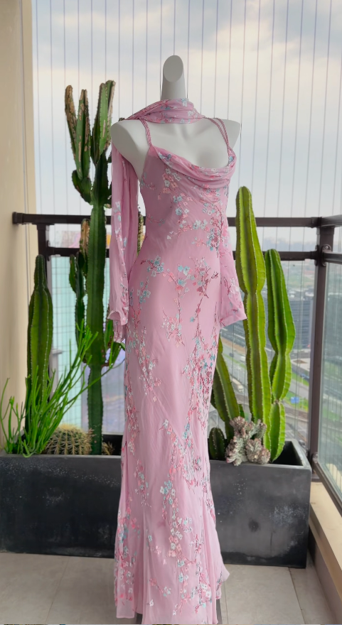 Einfaches pinkes Hochzeitsgastkleid Sweetheart-Scheide Chiffon geblümt langes Abendkleid DP05390