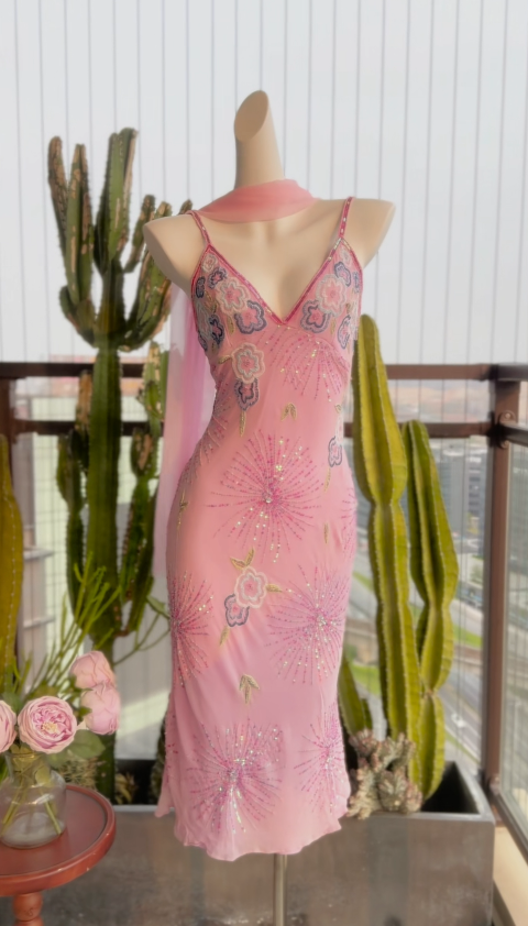 Vintage Rosa Hochzeitsgastkleid Spaghettiträger Etui Chiffon Perlen Kurzes Abendkleid DP05391