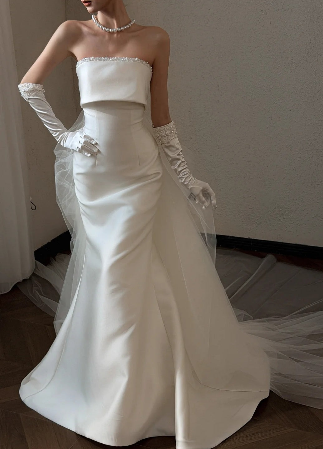Timeless Strapless Wedding Dress Sheath Satin Bridal Dress Sleeveless White Birdal Gowns DP05396