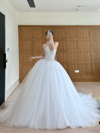 Zeitloses Sweetheart Brautkleid A-Linie Tüll Applikationen Hochzeitskleid Ärmellose Weiße Brautkleider DP05398