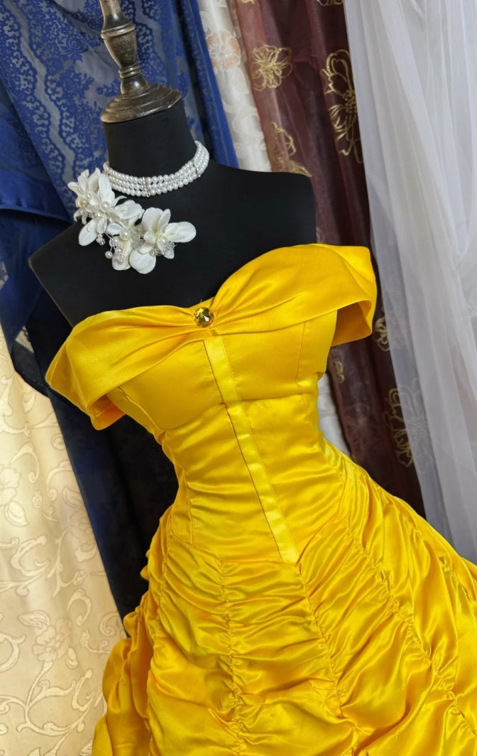 Wunderschönes gelbes Quinceañera-Kleid, schulterfreies Ballkleid aus Satin, Sweet 16 Kleid, ärmelloses Geburtstags-Kleid DP05404