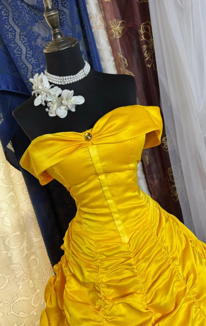 Wunderschönes gelbes Quinceañera-Kleid, schulterfreies Ballkleid aus Satin, Sweet 16 Kleid, ärmelloses Geburtstags-Kleid DP05404