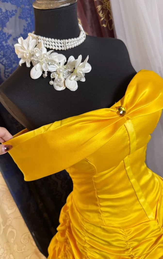 Wunderschönes gelbes Quinceañera-Kleid, schulterfreies Ballkleid aus Satin, Sweet 16 Kleid, ärmelloses Geburtstags-Kleid DP05404