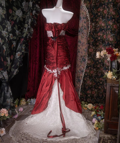 Elegantes rotes Ballkleid Trägerloses Etui-Satin-Abendkleid Lang DP05426