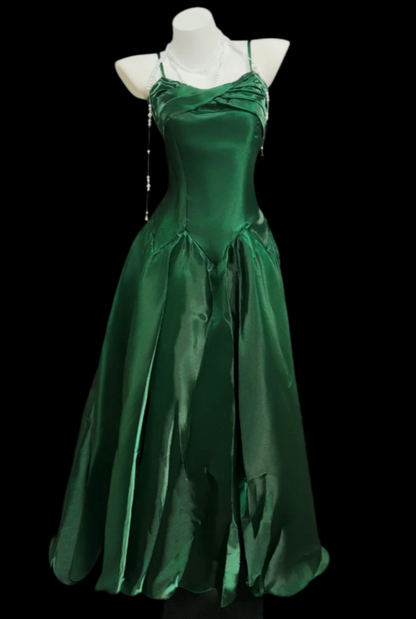 Elegantes grünes Ballkleid mit Spaghettiträgern A-Linie Satin Langes Abendkleid DP05439