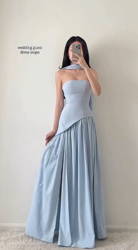 Elegantes blaues Brautjungfernkleid Satin Hochzeitsgastkleid Trägerloses Etui-Abendkleid DP05451