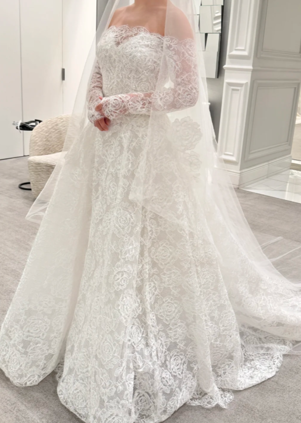 Simple Off-shoulder A-Line Wedding Dress Lace Bridal Gown Sleeveless White Bridal Dress DP05460