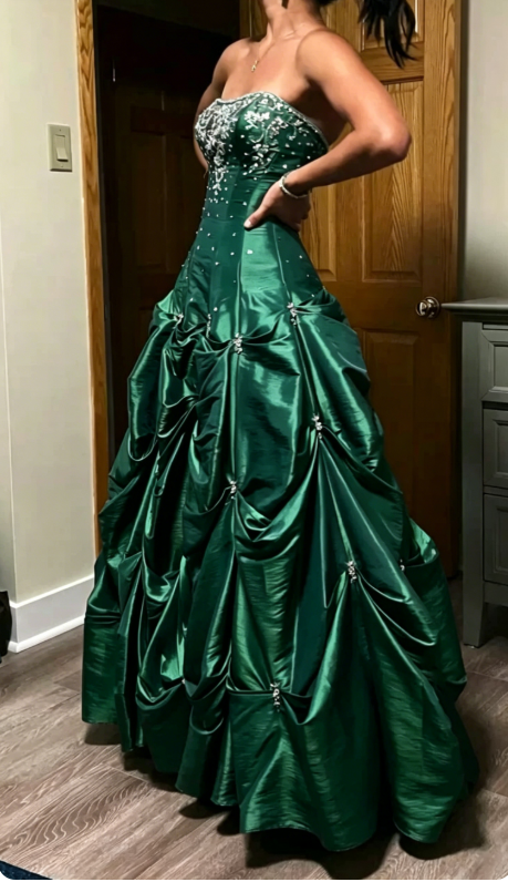 Feenhaftes, trägerloses A-Linien-Abendkleid in Grün, Ballkleid aus Satin, formelles Kleid DP05470