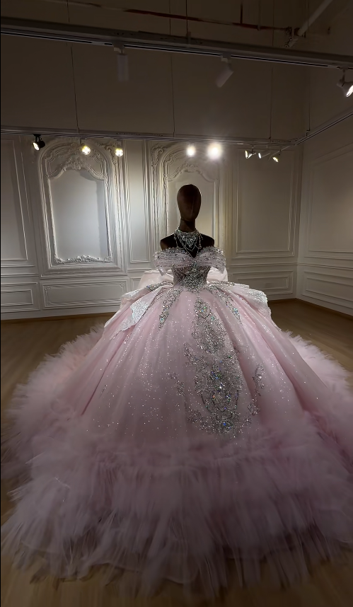 Elegantes schulterfreies Ballkleid Quinceanera Kleid Pinkes Ballkleid Tüll Strass Rosa Sweet 16 Kleid DP05476